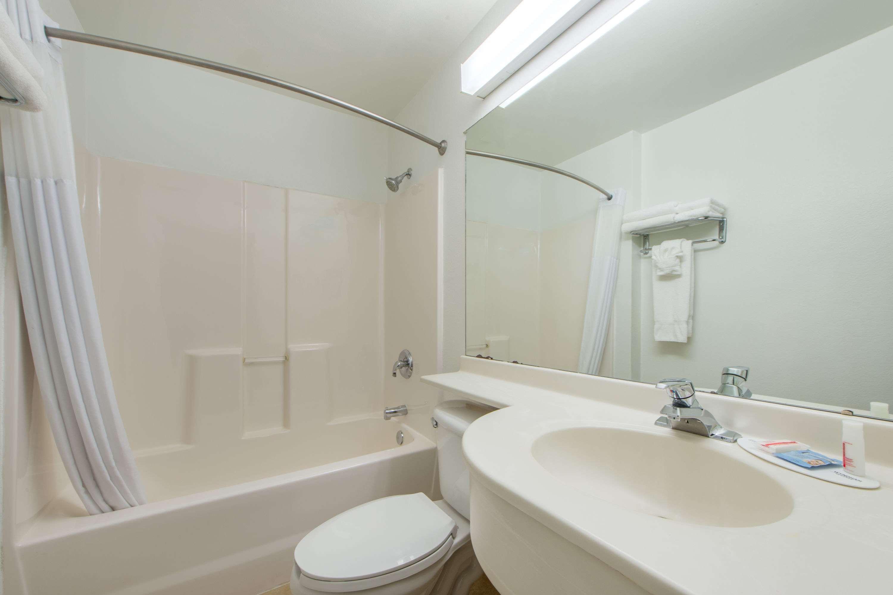 Microtel Inn&Suites Raton Esterno foto